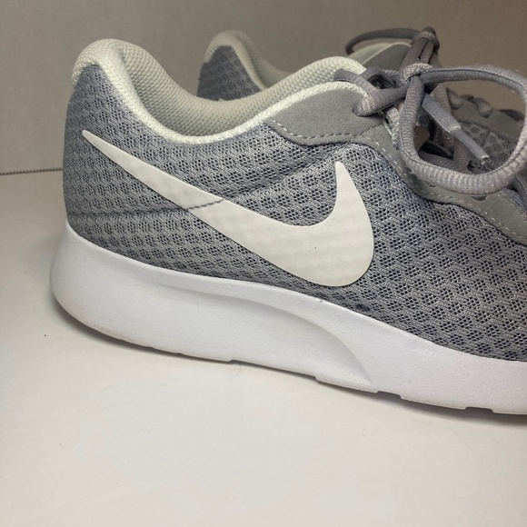 Nike Tanjun Running Shoe Grey/White Women's Size 7 Foam Sole Cushion Mesh like - Picture 6 of 12